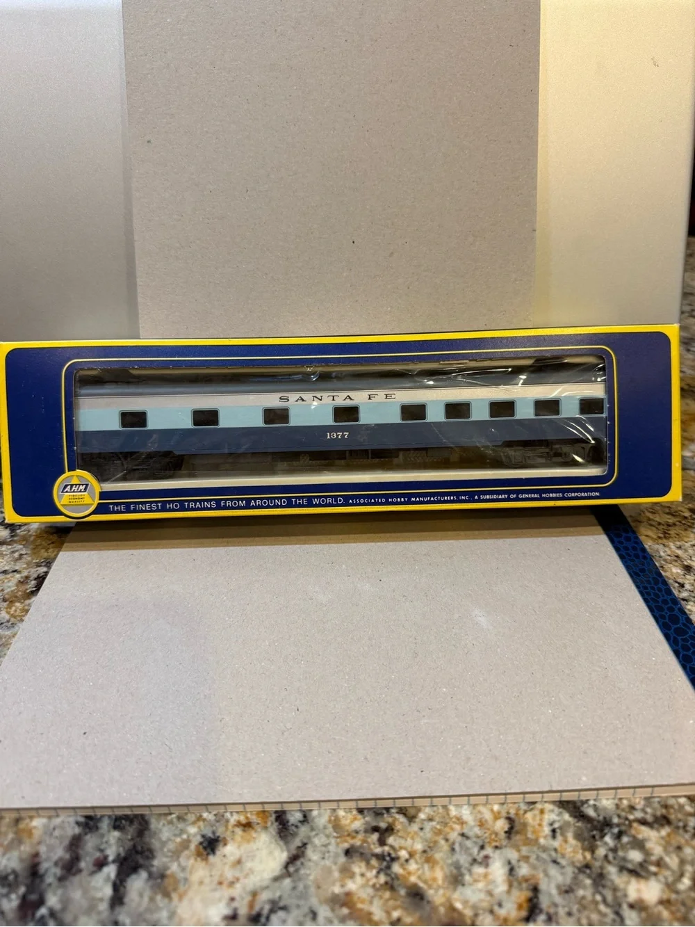 AHM 1930 Sleeper 85 Ft HO Scale #6401- BG Santa Fe #1377 New in Box
